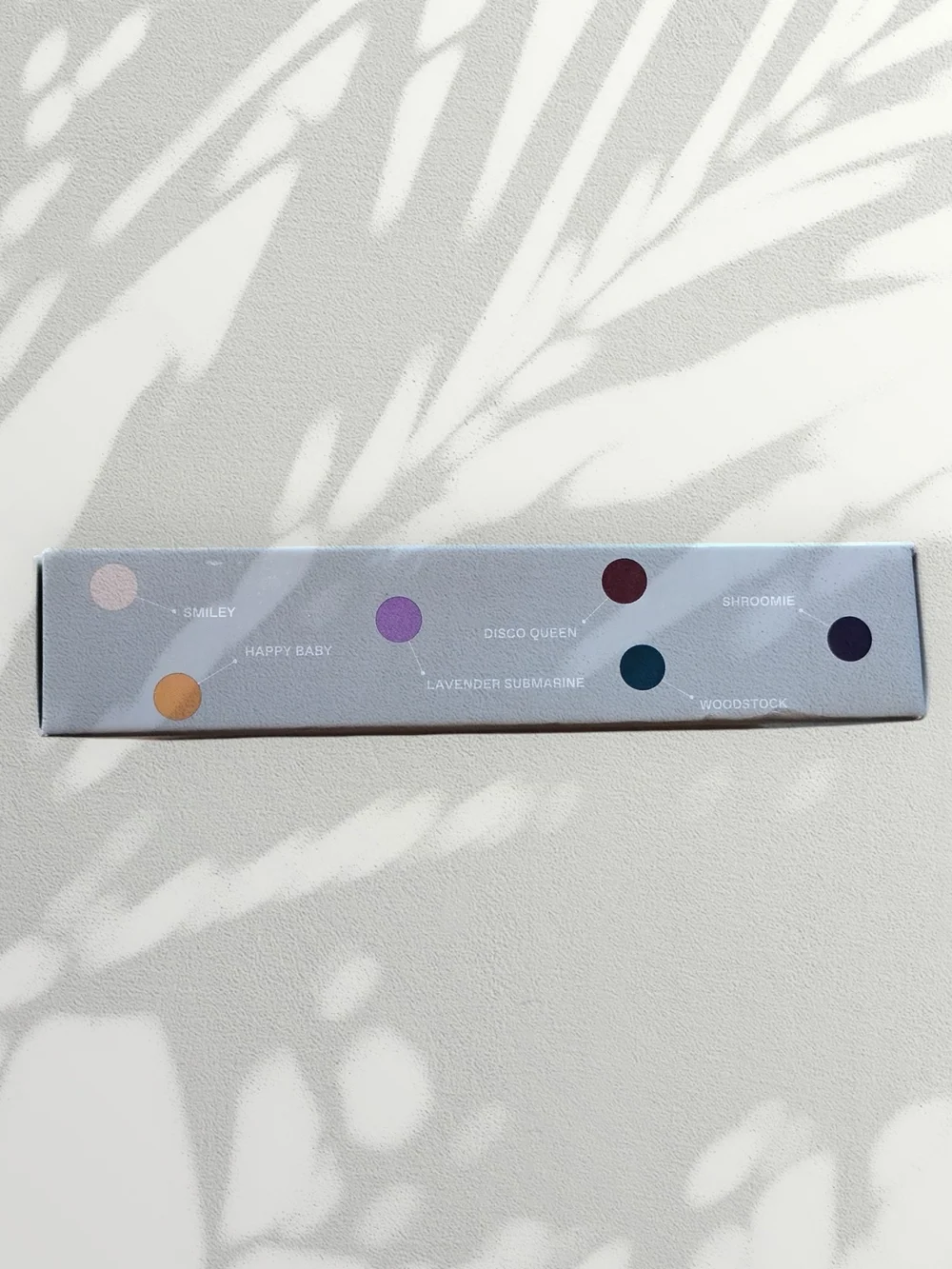 r.e.m. beauty Midnight Shadows Eyeshadow Palette - Groovy Baby (Gray)
